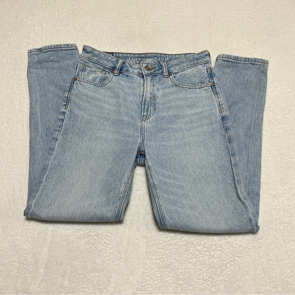 American Eagle Outfitters Women's Strigid Mom Jean Light Wash Size 2 - Picture 6 of 16